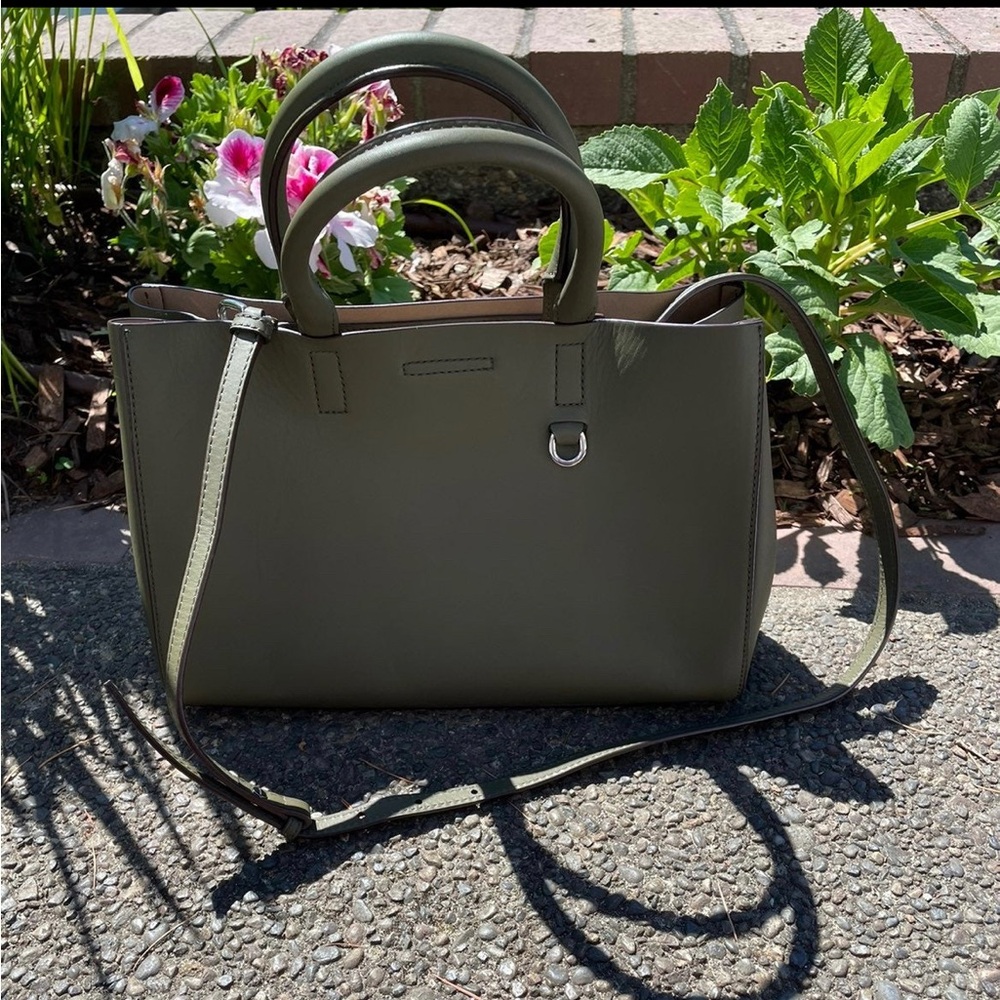 Banana republic Larkin tote purse (with dust bag)